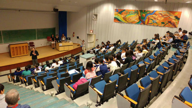 1708112canada02.jpg