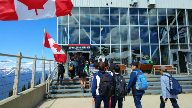 1708112canada03.jpg